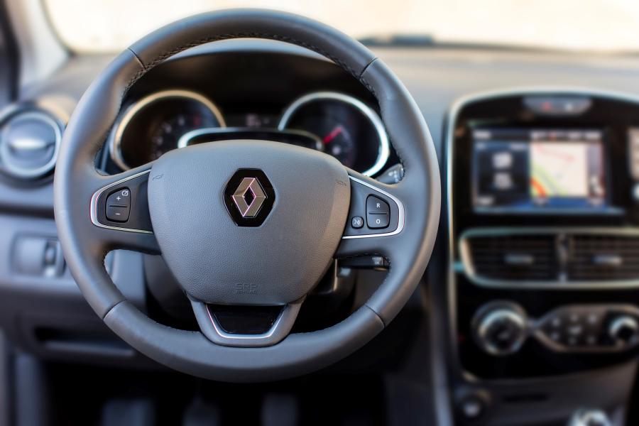 Панель приборов Renault Clio GT Line 2016 года  (фото 17 из 38)